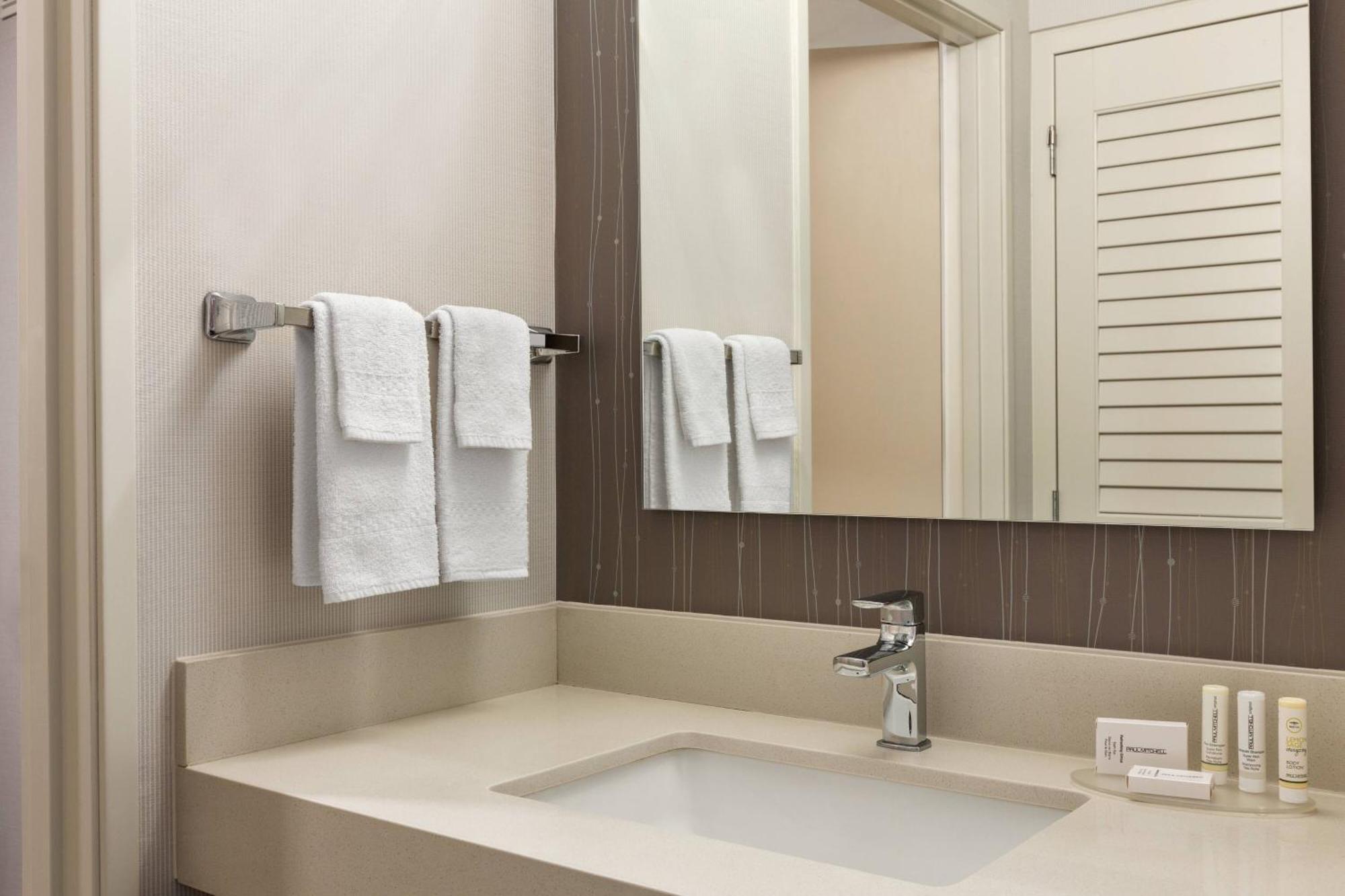 Courtyard Hotel 3*