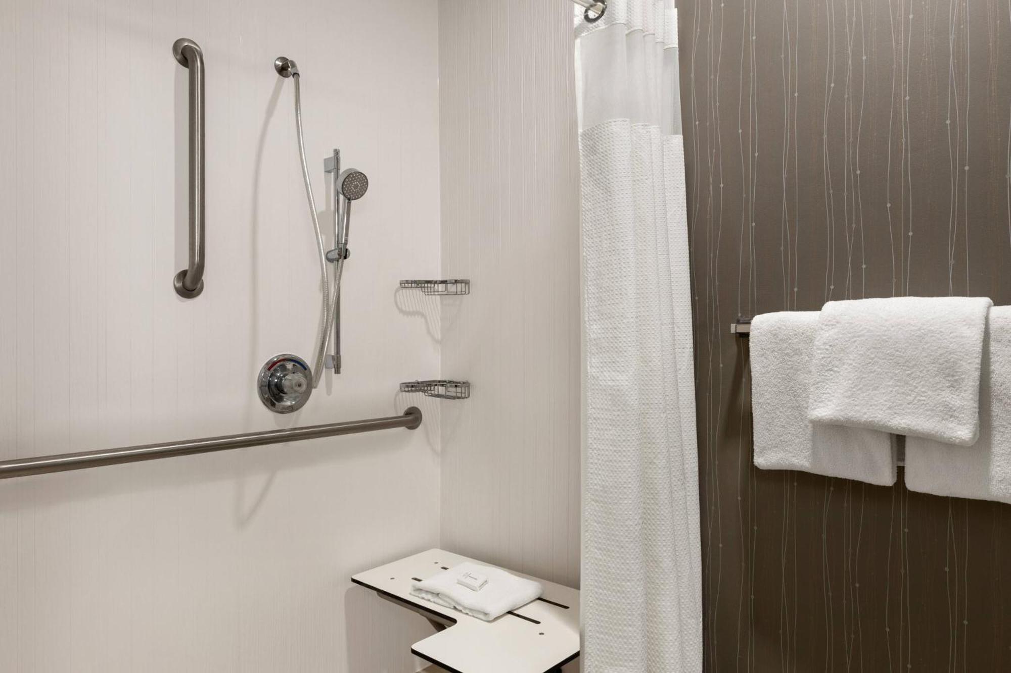 Courtyard Hotel 3*