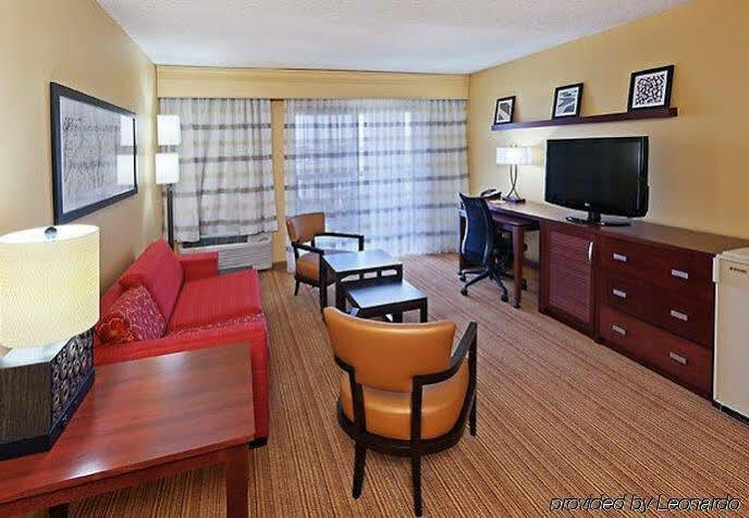 Hotel Courtyard 3*