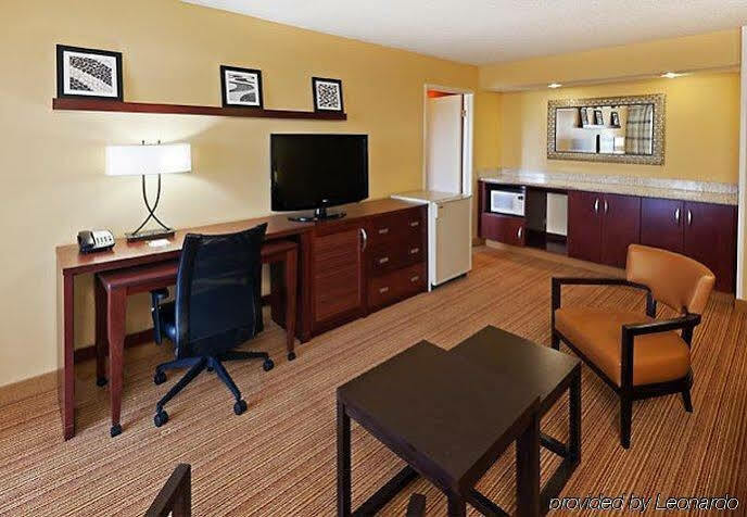 Courtyard 3*