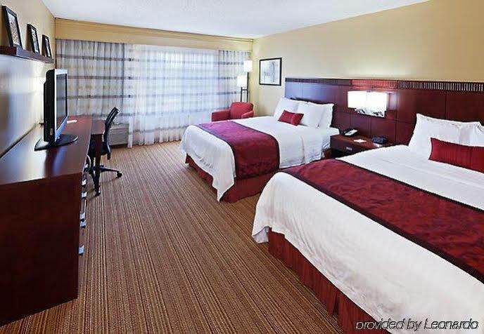 Courtyard 3*